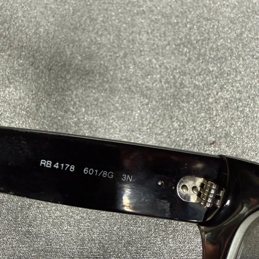 Ray-Ban RB4178 Sunglasses Women OS Black EUC  Cat Eye Gradient Italy